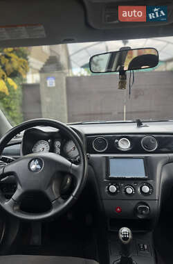 Внедорожник / Кроссовер Mitsubishi Outlander 2003 в  фото 17 Внедорожник / Кроссовер Mitsubishi Outlander 2003 в