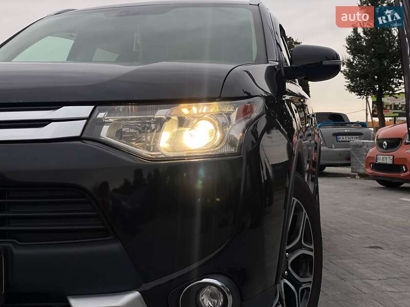 Внедорожник / Кроссовер Mitsubishi Outlander 2015 в Киеве