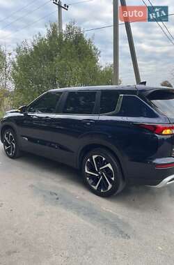 Позашляховик / Кросовер Mitsubishi Outlander 2021 в  фото 2 Позашляховик / Кросовер Mitsubishi Outlander 2021 в