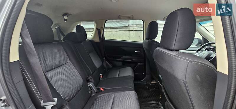 Внедорожник / Кроссовер Mitsubishi Outlander 2015 в Киеве фото 27 Внедорожник / Кроссовер Mitsubishi Outlander 2015 в Киеве