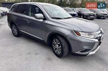 Позашляховик / Кросовер Mitsubishi Outlander 2018 в  фото 7 Позашляховик / Кросовер Mitsubishi Outlander 2018 в