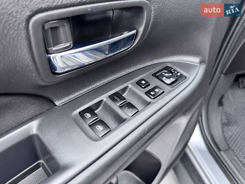 Внедорожник / Кроссовер Mitsubishi Outlander 2018 в Ровно фото 16 Внедорожник / Кроссовер Mitsubishi Outlander 2018 в Ровно