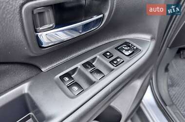 Позашляховик / Кросовер Mitsubishi Outlander 2018 в  фото 16 Позашляховик / Кросовер Mitsubishi Outlander 2018 в