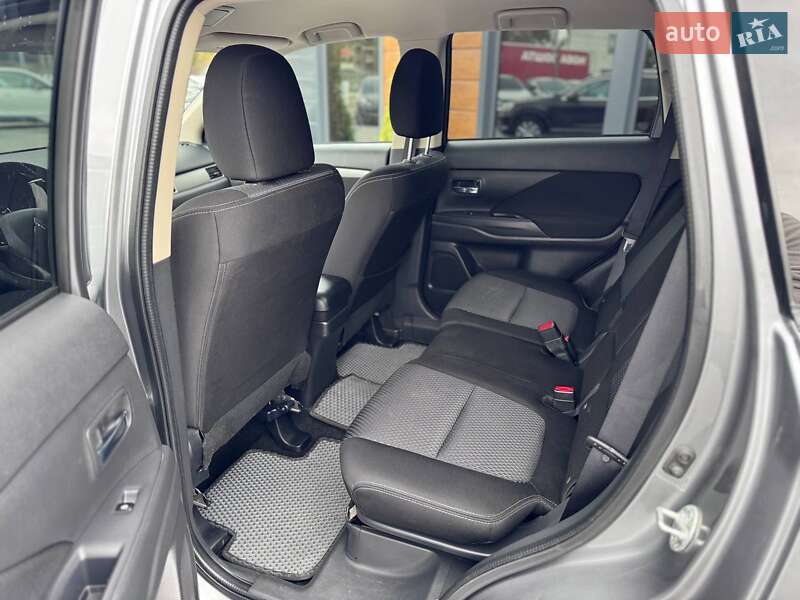 Внедорожник / Кроссовер Mitsubishi Outlander 2018 в Ровно фото 23 Внедорожник / Кроссовер Mitsubishi Outlander 2018 в Ровно