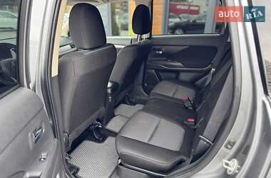 Позашляховик / Кросовер Mitsubishi Outlander 2018 в  фото 23 Позашляховик / Кросовер Mitsubishi Outlander 2018 в