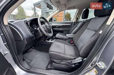 Позашляховик / Кросовер Mitsubishi Outlander 2018 в  фото 28 Позашляховик / Кросовер Mitsubishi Outlander 2018 в