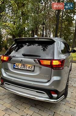 Внедорожник / Кроссовер Mitsubishi Outlander 2018 в 