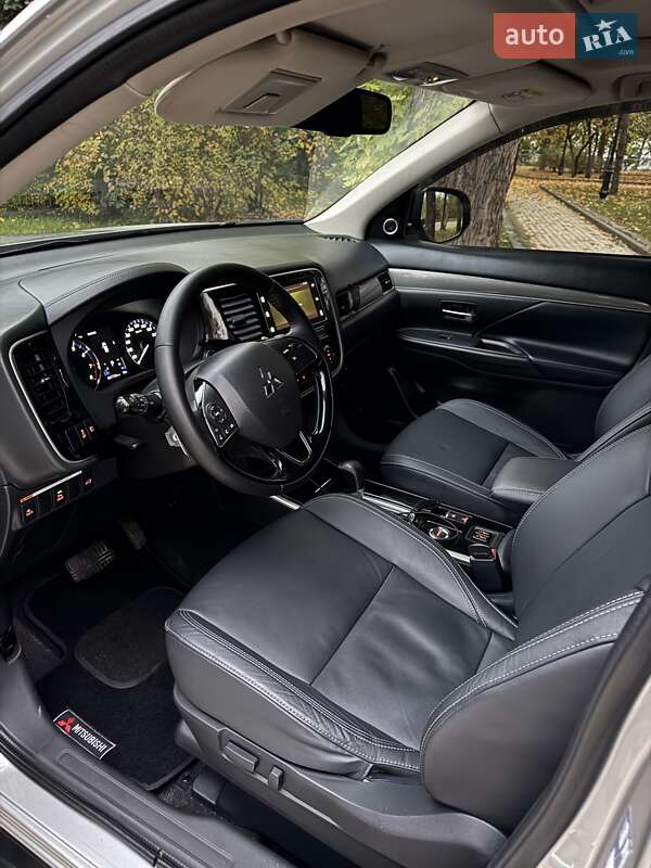 Позашляховик / Кросовер Mitsubishi Outlander 2018 в Києві