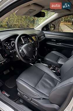 Внедорожник / Кроссовер Mitsubishi Outlander 2018 в 