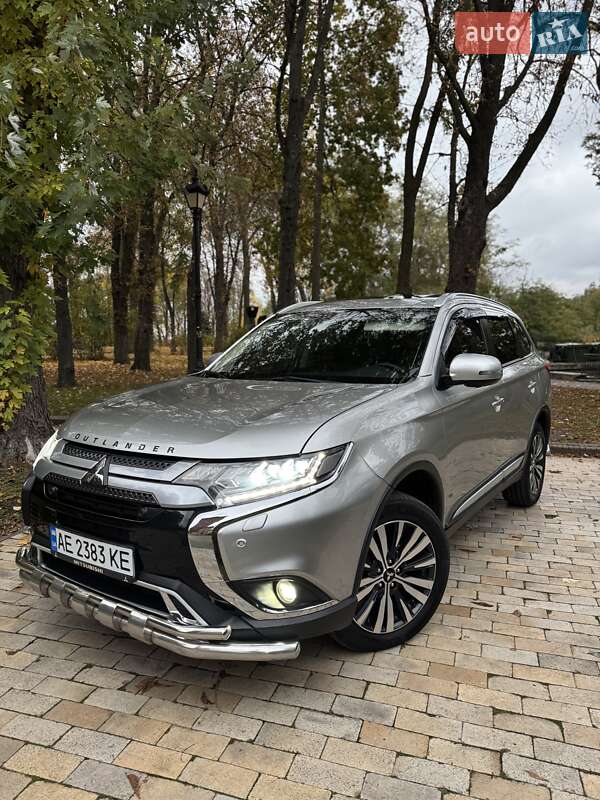 Позашляховик / Кросовер Mitsubishi Outlander 2018 в Києві