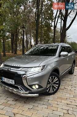 Внедорожник / Кроссовер Mitsubishi Outlander 2018 в 