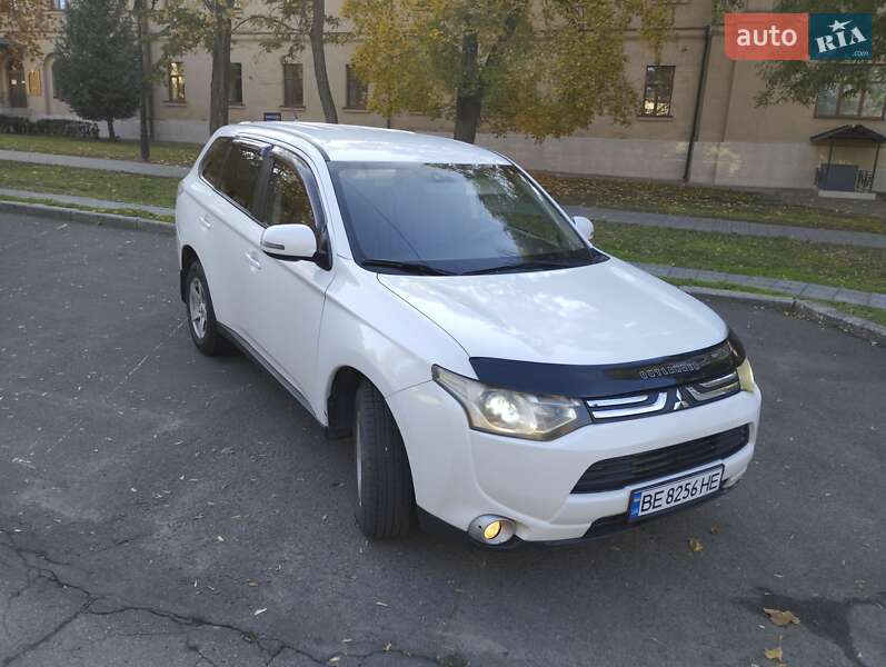Внедорожник / Кроссовер Mitsubishi Outlander 2012 в Николаеве фото 3 Внедорожник / Кроссовер Mitsubishi Outlander 2012 в Николаеве