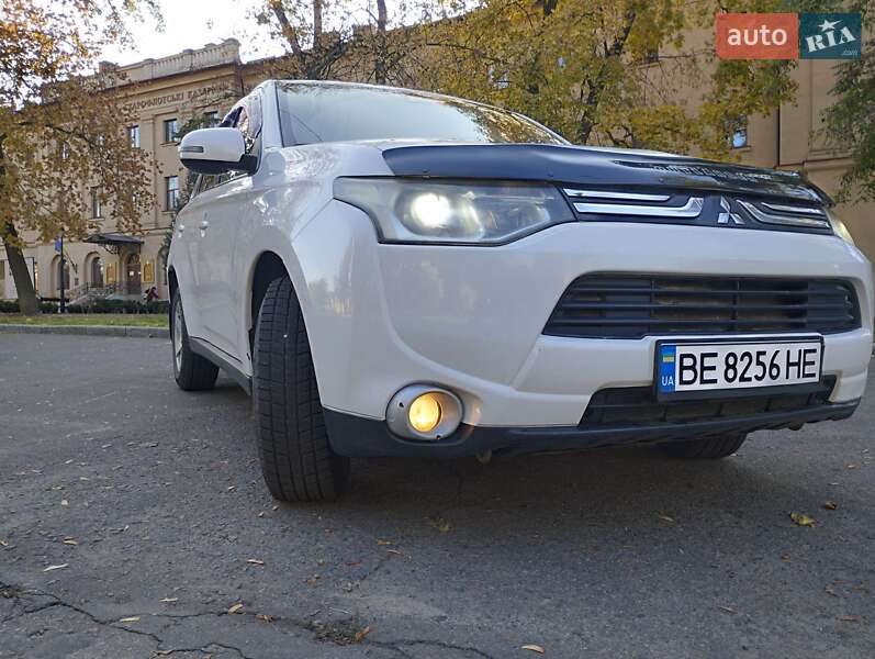Внедорожник / Кроссовер Mitsubishi Outlander 2012 в Николаеве фото 7 Внедорожник / Кроссовер Mitsubishi Outlander 2012 в Николаеве