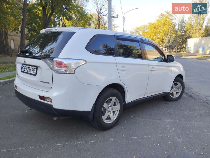 Внедорожник / Кроссовер Mitsubishi Outlander 2012 в Николаеве фото 12 Внедорожник / Кроссовер Mitsubishi Outlander 2012 в Николаеве