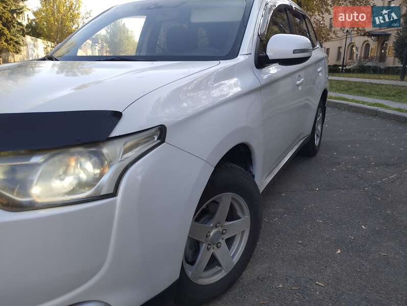 Внедорожник / Кроссовер Mitsubishi Outlander 2012 в Николаеве фото 16 Внедорожник / Кроссовер Mitsubishi Outlander 2012 в Николаеве
