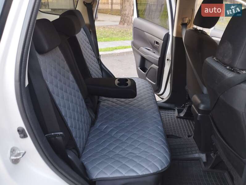 Внедорожник / Кроссовер Mitsubishi Outlander 2012 в Николаеве фото 36 Внедорожник / Кроссовер Mitsubishi Outlander 2012 в Николаеве