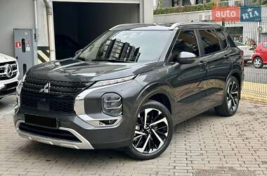 Внедорожник / Кроссовер Mitsubishi Outlander 2024 в 