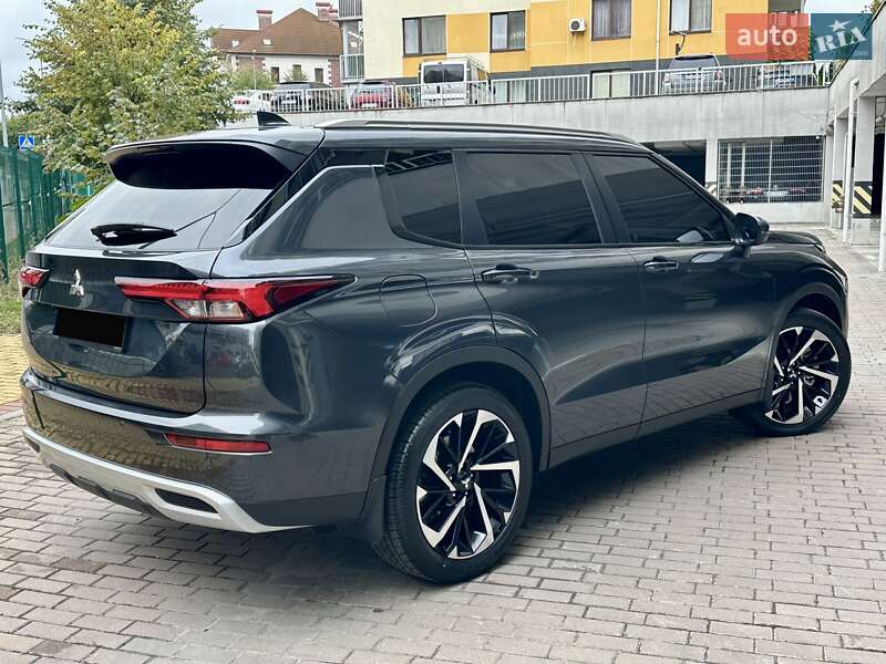 Позашляховик / Кросовер Mitsubishi Outlander 2024 в Києві