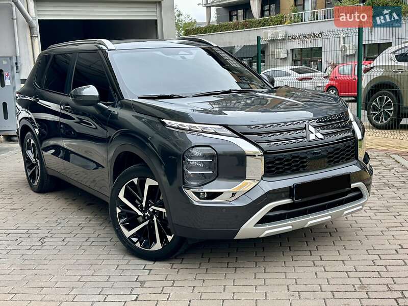 Позашляховик / Кросовер Mitsubishi Outlander 2024 в Києві