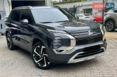 Внедорожник / Кроссовер Mitsubishi Outlander 2024 в 