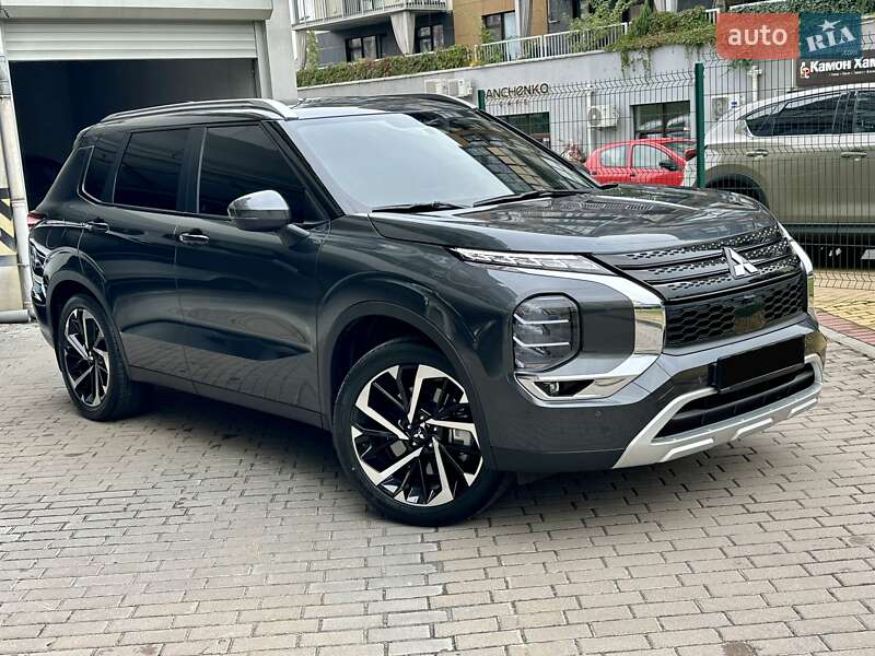 Позашляховик / Кросовер Mitsubishi Outlander 2024 в Києві