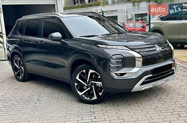 Внедорожник / Кроссовер Mitsubishi Outlander 2024 в 