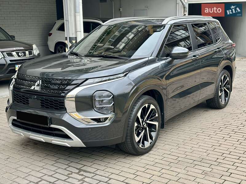 Позашляховик / Кросовер Mitsubishi Outlander 2024 в Києві