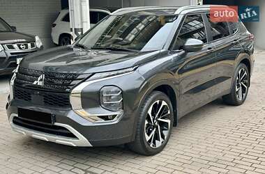 Внедорожник / Кроссовер Mitsubishi Outlander 2024 в 