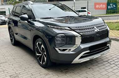 Внедорожник / Кроссовер Mitsubishi Outlander 2024 в 