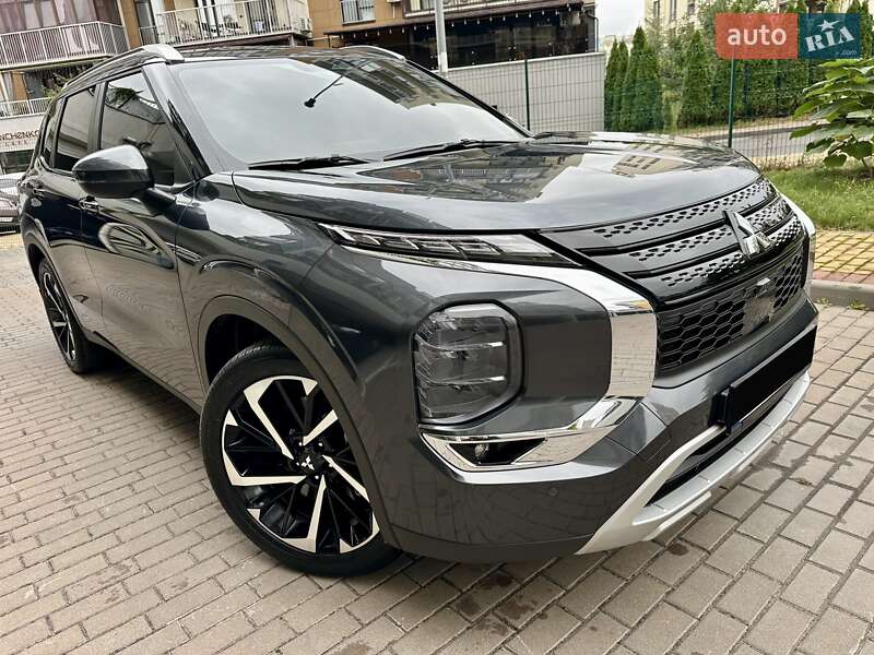 Позашляховик / Кросовер Mitsubishi Outlander 2024 в Києві