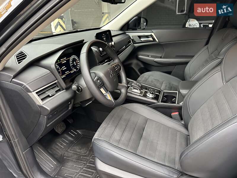 Позашляховик / Кросовер Mitsubishi Outlander 2024 в Києві