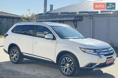 Внедорожник / Кроссовер Mitsubishi Outlander 2016 в 