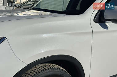 Внедорожник / Кроссовер Mitsubishi Outlander 2016 в 