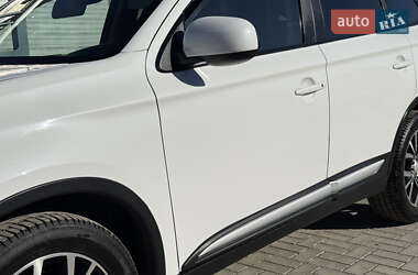 Внедорожник / Кроссовер Mitsubishi Outlander 2016 в 