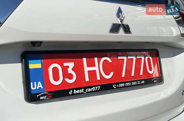 Внедорожник / Кроссовер Mitsubishi Outlander 2016 в 