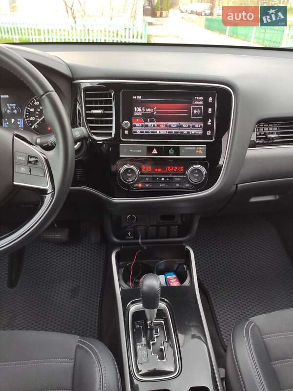 Позашляховик / Кросовер Mitsubishi Outlander 2019 в Києві фото 9 Позашляховик / Кросовер Mitsubishi Outlander 2019 в Києві