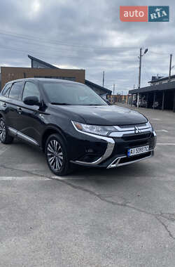 Позашляховик / Кросовер Mitsubishi Outlander 2020 в  фото 2 Позашляховик / Кросовер Mitsubishi Outlander 2020 в