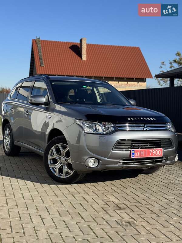 Позашляховик / Кросовер Mitsubishi Outlander 2014 в Луцьку