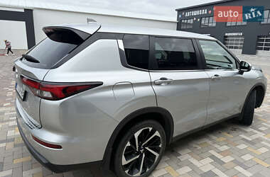 Позашляховик / Кросовер Mitsubishi Outlander 2021 в  фото 9 Позашляховик / Кросовер Mitsubishi Outlander 2021 в