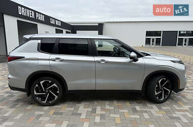 Позашляховик / Кросовер Mitsubishi Outlander 2021 в  фото 10 Позашляховик / Кросовер Mitsubishi Outlander 2021 в