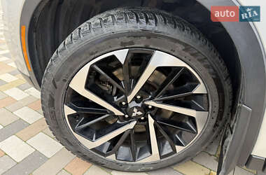 Позашляховик / Кросовер Mitsubishi Outlander 2021 в  фото 32 Позашляховик / Кросовер Mitsubishi Outlander 2021 в
