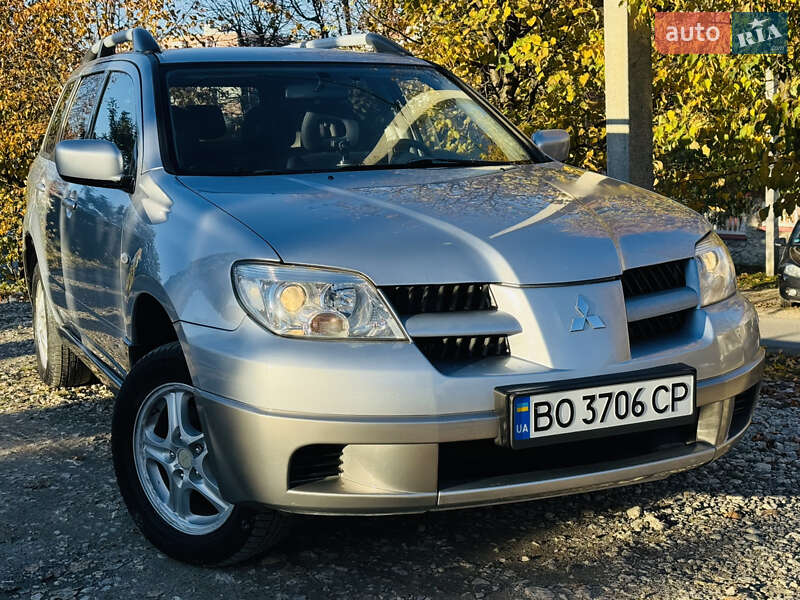 Позашляховик / Кросовер Mitsubishi Outlander 2006 в  фото Позашляховик / Кросовер Mitsubishi Outlander 2006 в