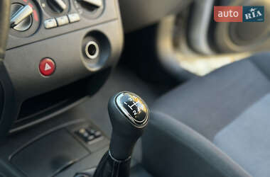 Позашляховик / Кросовер Mitsubishi Outlander 2006 в  фото 40 Позашляховик / Кросовер Mitsubishi Outlander 2006 в