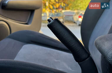 Позашляховик / Кросовер Mitsubishi Outlander 2006 в  фото 47 Позашляховик / Кросовер Mitsubishi Outlander 2006 в