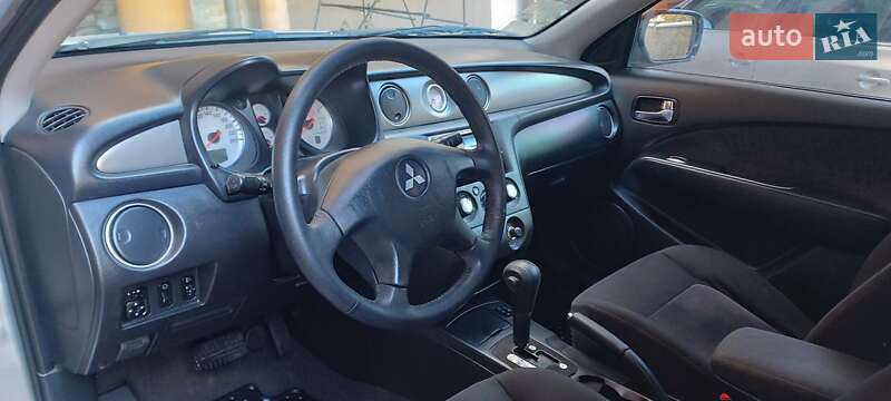 Внедорожник / Кроссовер Mitsubishi Outlander 2006 в Черновцах фото 10 Внедорожник / Кроссовер Mitsubishi Outlander 2006 в Черновцах