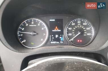 Внедорожник / Кроссовер Mitsubishi Outlander 2017 в 