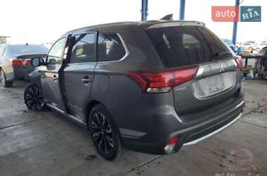 Внедорожник / Кроссовер Mitsubishi Outlander 2018 в 
