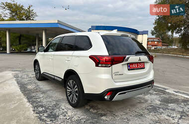 Позашляховик / Кросовер Mitsubishi Outlander 2020 в  фото 5 Позашляховик / Кросовер Mitsubishi Outlander 2020 в