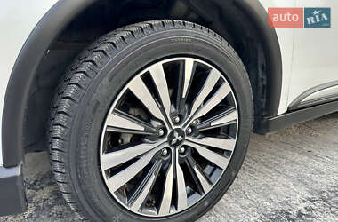 Позашляховик / Кросовер Mitsubishi Outlander 2020 в  фото 8 Позашляховик / Кросовер Mitsubishi Outlander 2020 в