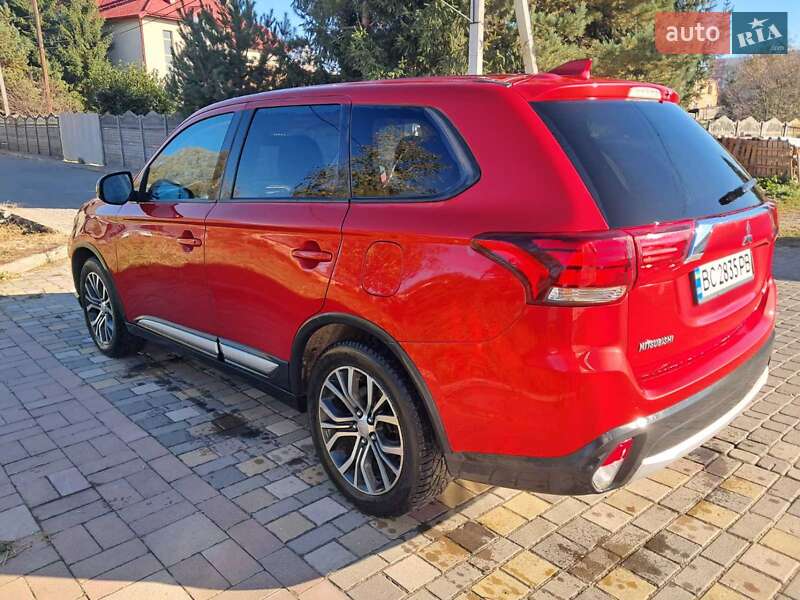 Внедорожник / Кроссовер Mitsubishi Outlander 2018 в Городке